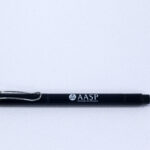 Caneta Em Metal Cor Preta Com Tampa Marca Texto