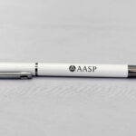 Caneta Roller Branca Em Alumínio Com Clipe De Metal 